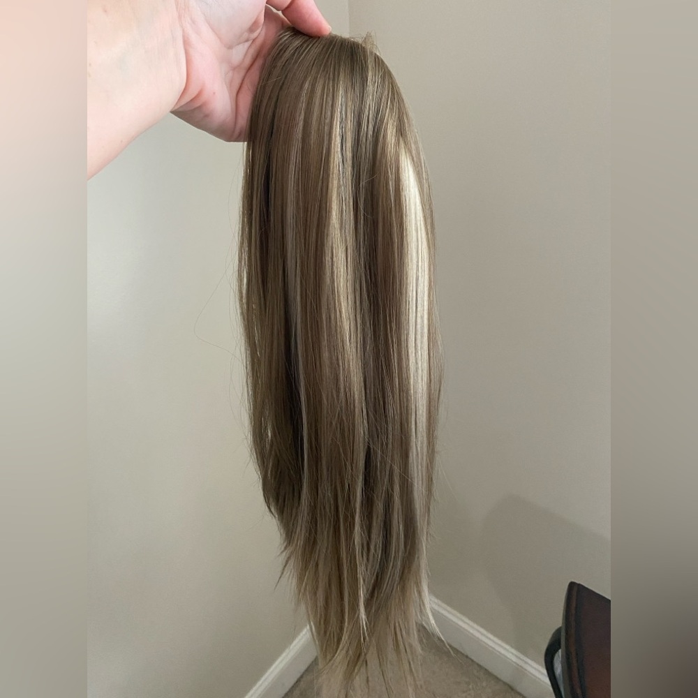 Chelsey Smith Crowns Avery Taupe Blonde w/highli